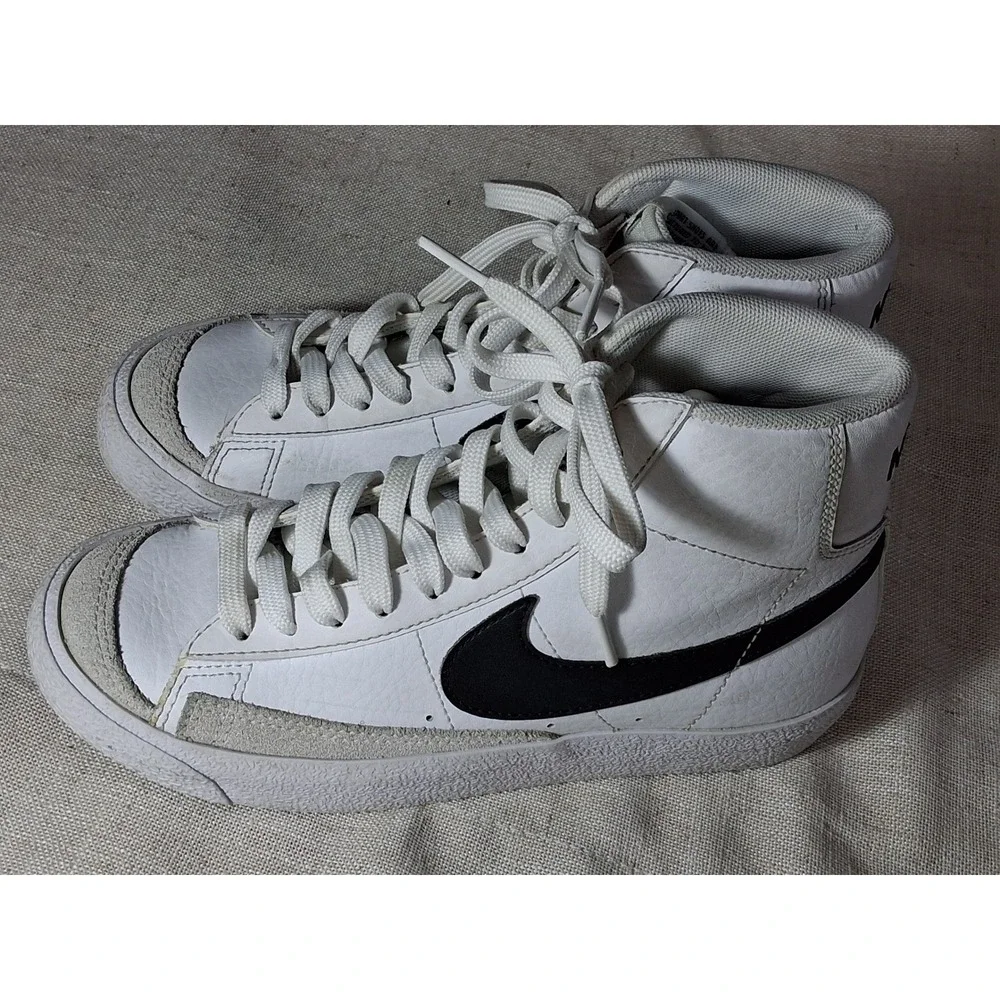 Nike Blazer Mid 77 White Black High Top Sneakers DA4086-100 Kids Size 3.5Y